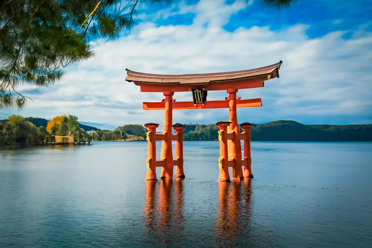 En Jinja-shrine i Japan. Som representerer Jinja logoen.